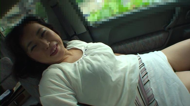 Asian Mature Climax: Galen asiatisk milf plockas upp i parken