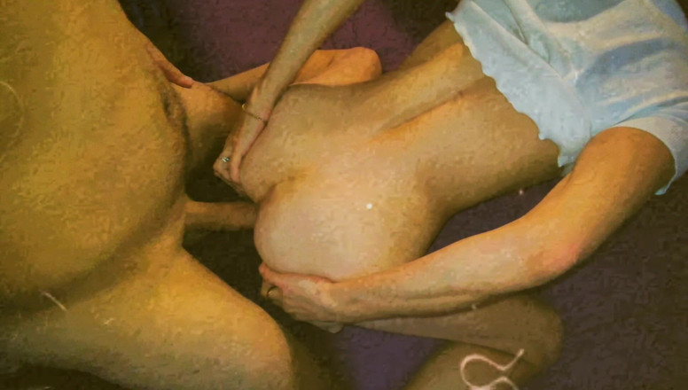 Hotlia: Minha esposa tem um estúdio pornô
