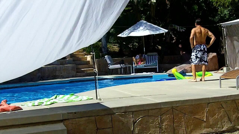 Top Web Models: Lexi Bloom Studentă sexy legată și futută la piscină și are parte...
