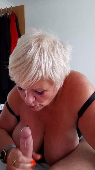 Uk Joolz: Wanking the plumber hard and fast....he was holding his load