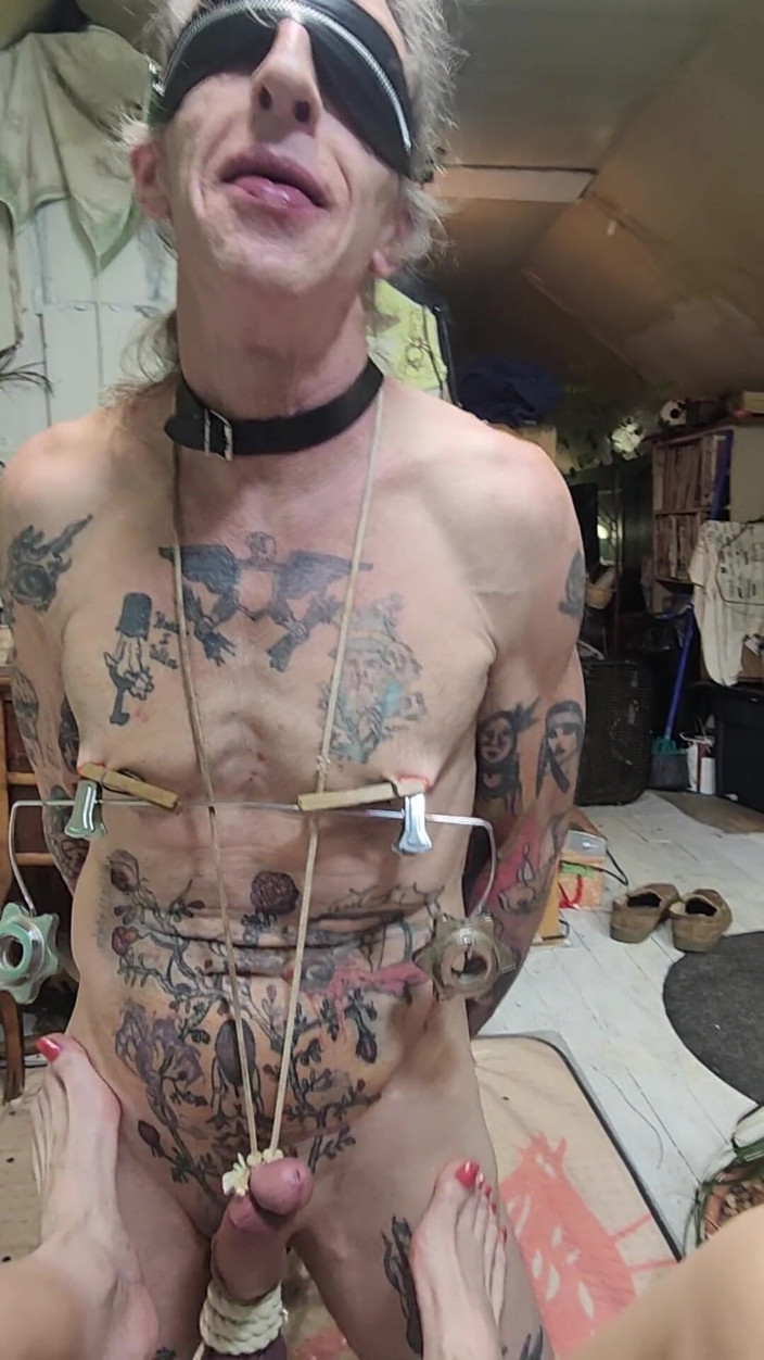 Goode Girl: Goode Girl svazuje manžílkovi koule a péro a má s...