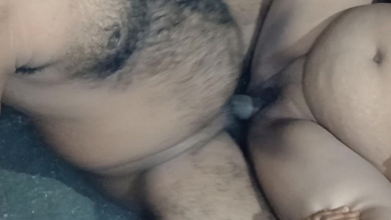 Urmila: Mẹ kế già Ấn Độ đụ bởi con trai riêng trẻ