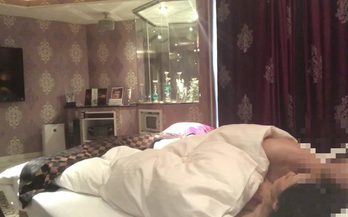 akeieroi: De nostalgische hotelseksvideo van een vreemdgaand stel