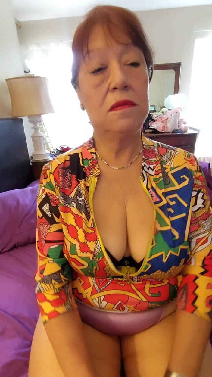 Zilah Luz: Fantezii că un bărbat este cu mine savurând pizda mea...