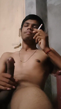 Cute boy masterbation z paleniem