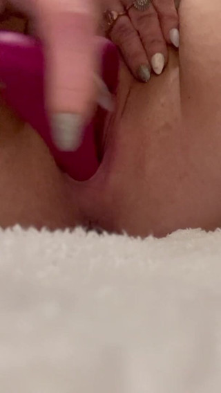 Love_Dickson: Hrátky v koupelně s vibrátorem k orgasmu