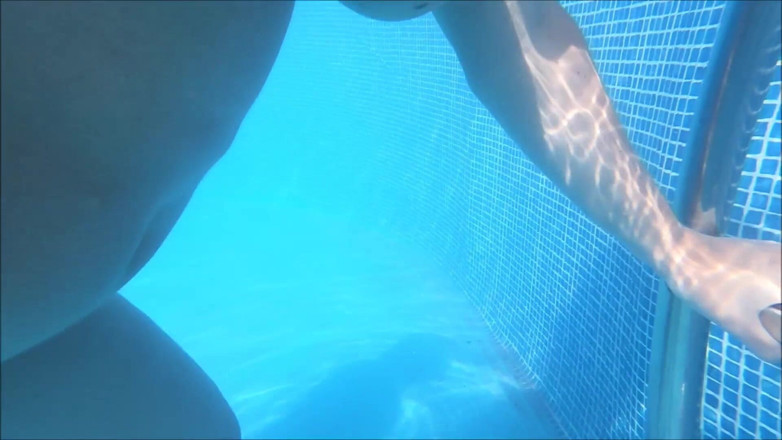 Camilla Creampie: Fucking in the pool. Underwater view