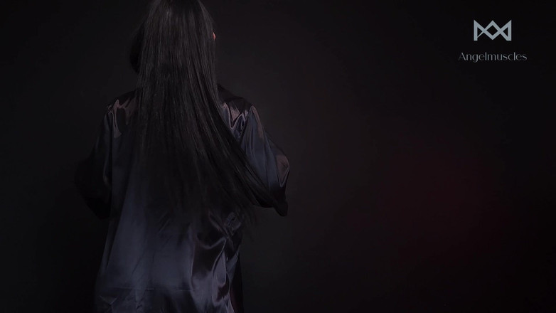 Angelmuscles: Silk Robe Tease: giusto il necessario per farti amare di...