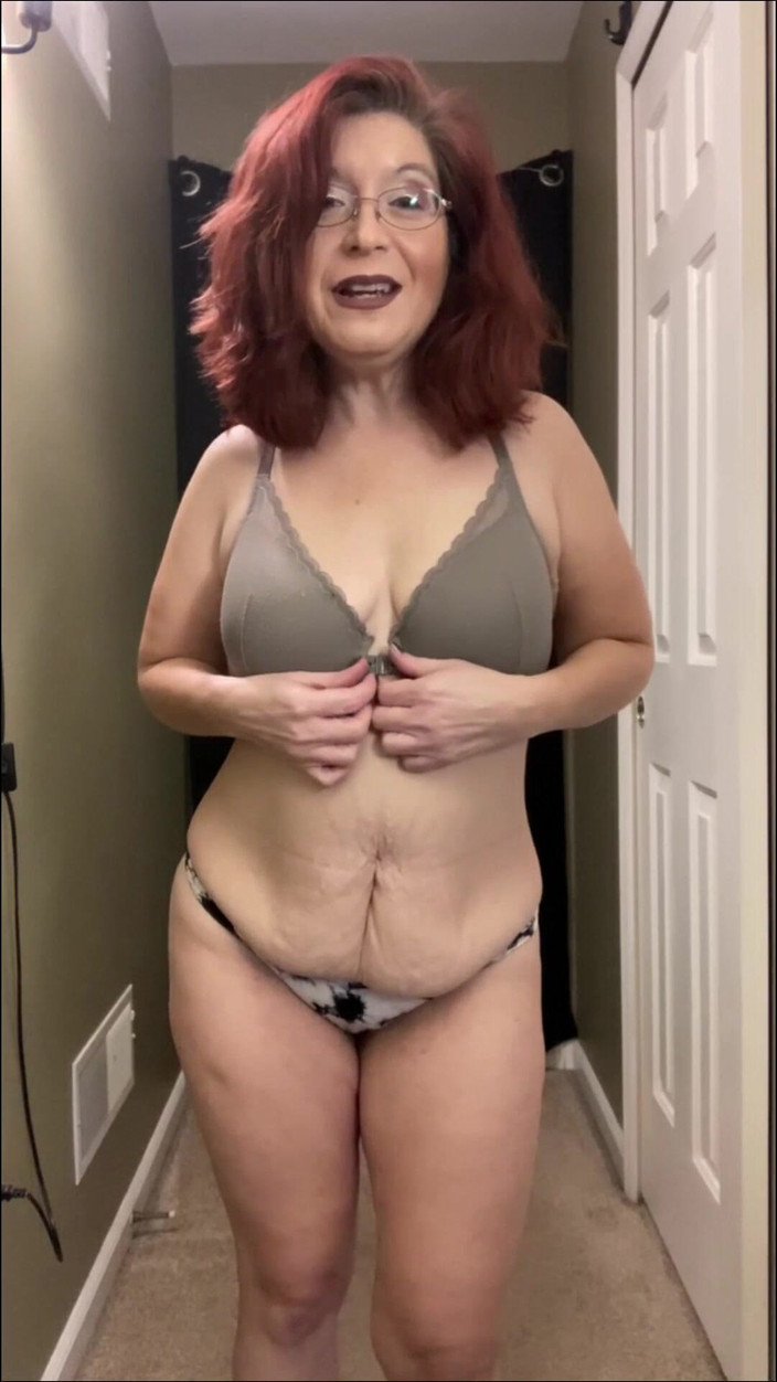 Elianna: Sborra sulle tette di Ellie