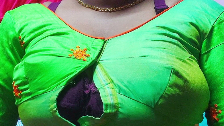 Desi Mohini: Eleva o sună pe profesoară acasă și face sex cu ea