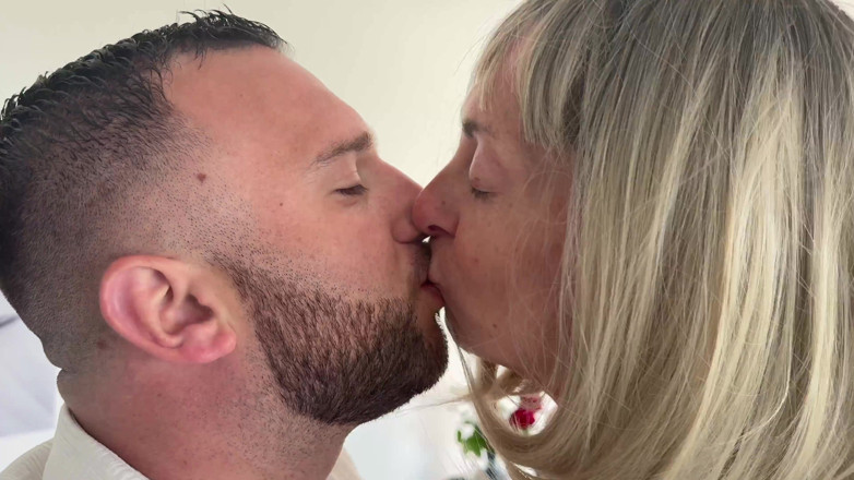 Video Porno One: Lena, 40-year-old MILF From Tours!