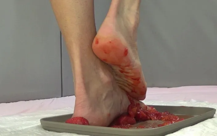 AnnaBUST: I Trample Strawberries with My Feet and Pee in Them