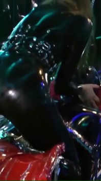 Lady Lilith - uzamčená na 2 týdny v zařízení cudnosti xxs steelworxx