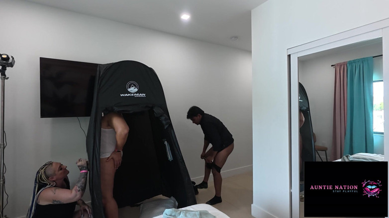 Auntie Nation: Doble gloryhole y fan Fuck