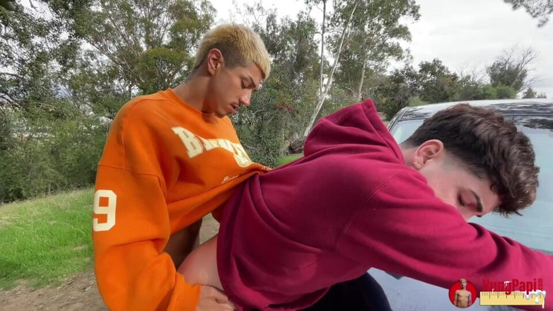 Hung Papi: Grande cazzo allevamento twink dotato papi sborra carico di sborra...
