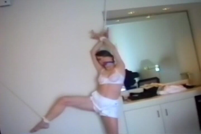 Club of Bondaged Babes: Perfektní vintage show s dech beroucí svázanou teenagerkou