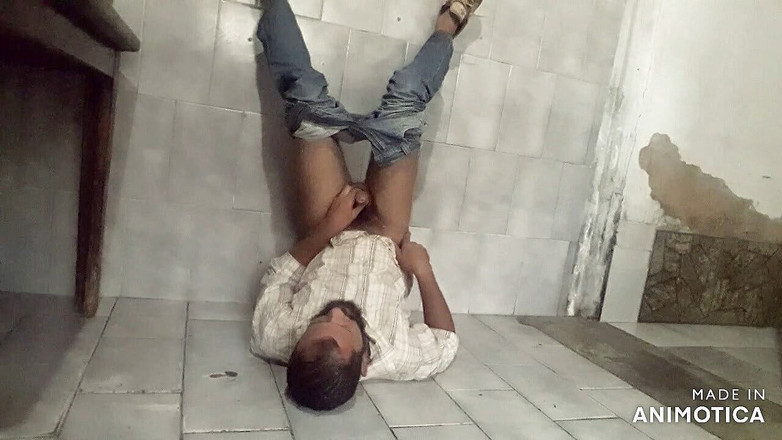 Stink HairyMale: Nasączone dżinsy sikają