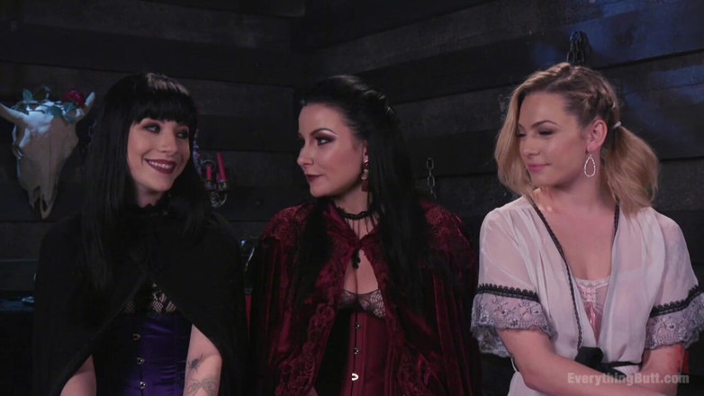 Everything Butt by Kink: Vampir anal lesbian: kami di sini untuk nyepong pantatmu
