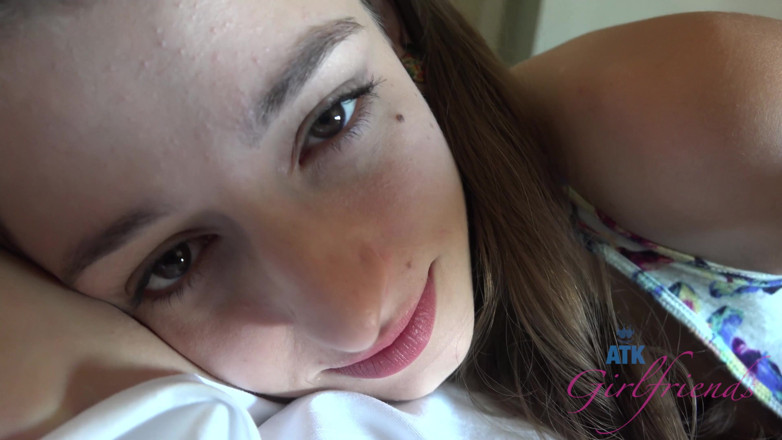 ATK Fans (Girlfriends): C'est tellement sympa de voir cette jeune fille magnifique se...