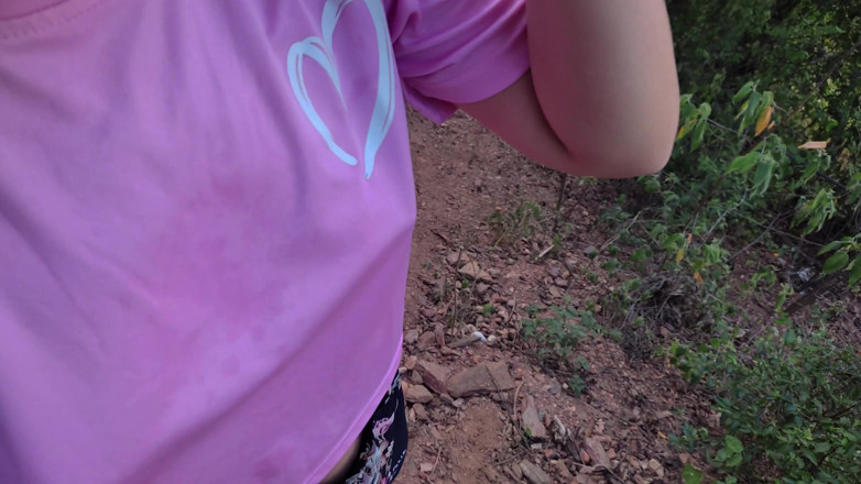 SugarPose: Latina Teen kouří v lese
