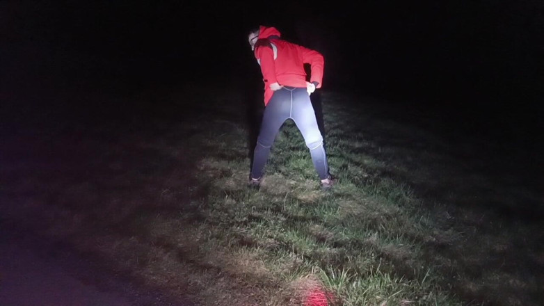 kickerscooter: 夜は裸になって外に出ます