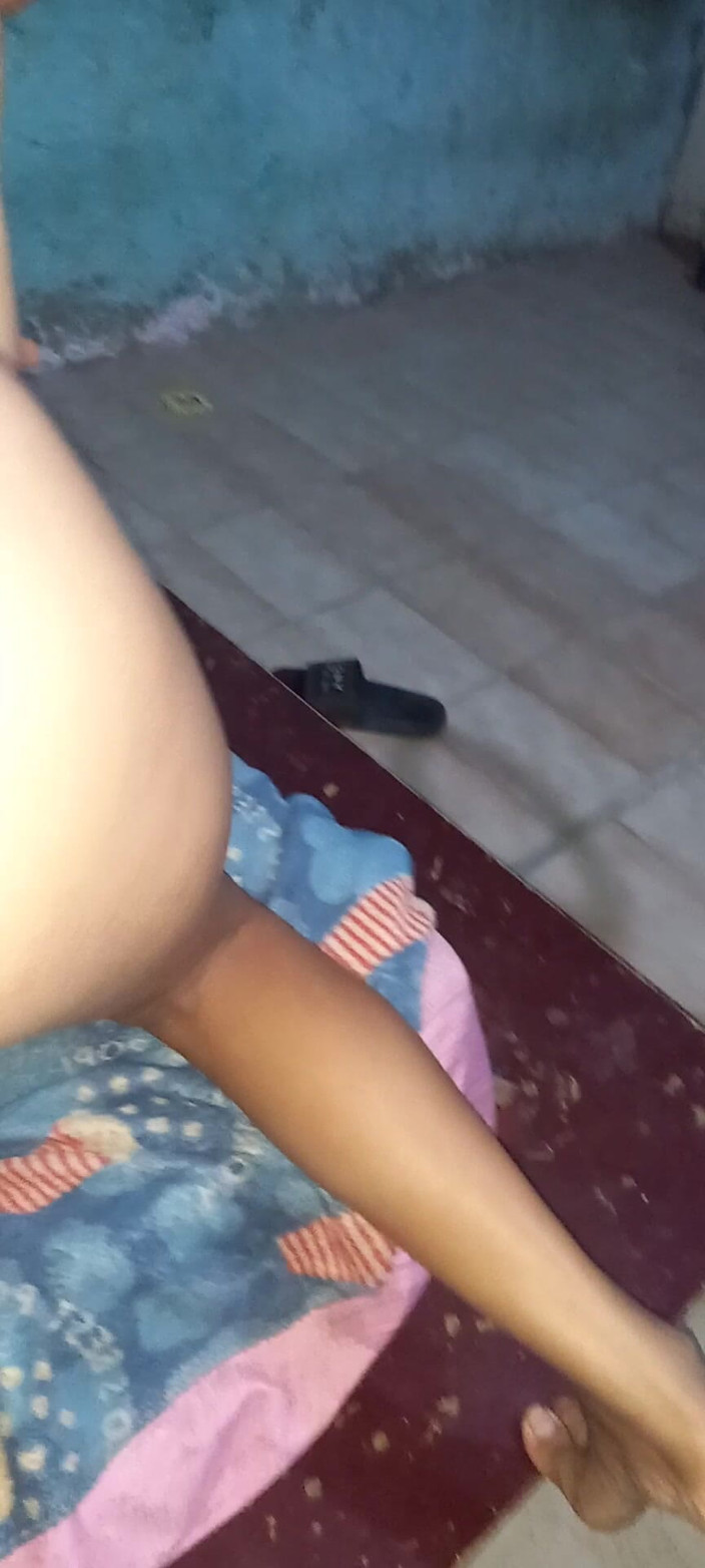 Mangacaribe: Man kijkt toe hoe vrouw faalt tijdens een videogesprek tijdens...