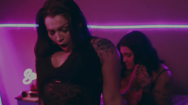 Evol Feet: Pés amarrados para o prazer dessas meninas