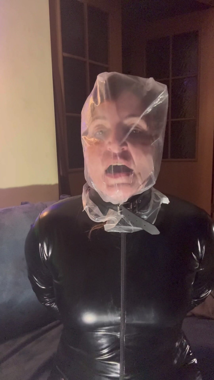 Elena917: Saco plástico apertado e látex