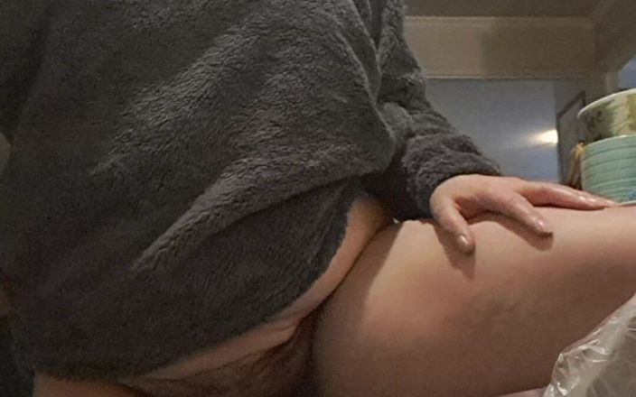 Mommy big hairy pussy: Мачеха без трусиков на горячей кухне