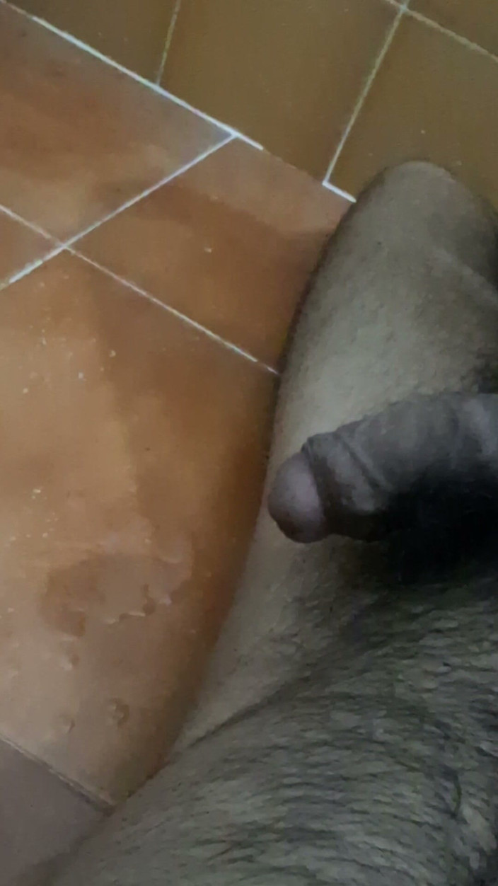 IndBoyCum: 2. mal kommen im badezimmer