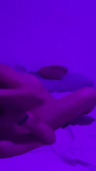 Migliori amiche del pigiama party finisce in un'emozionante scena lesbica