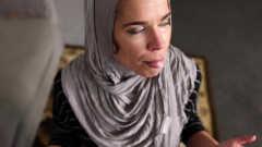 Sammi Starfish: Hidžábská MILFka - kouření polykání spermatu