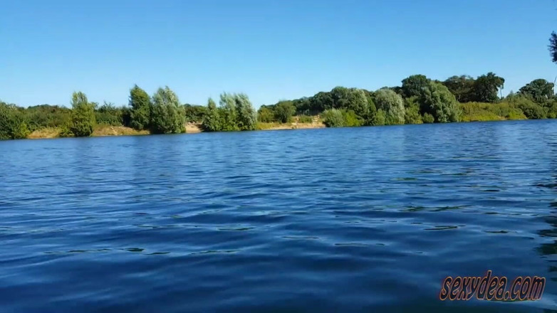 King of datass: Tryska na zewnątrz nad jeziorem POV