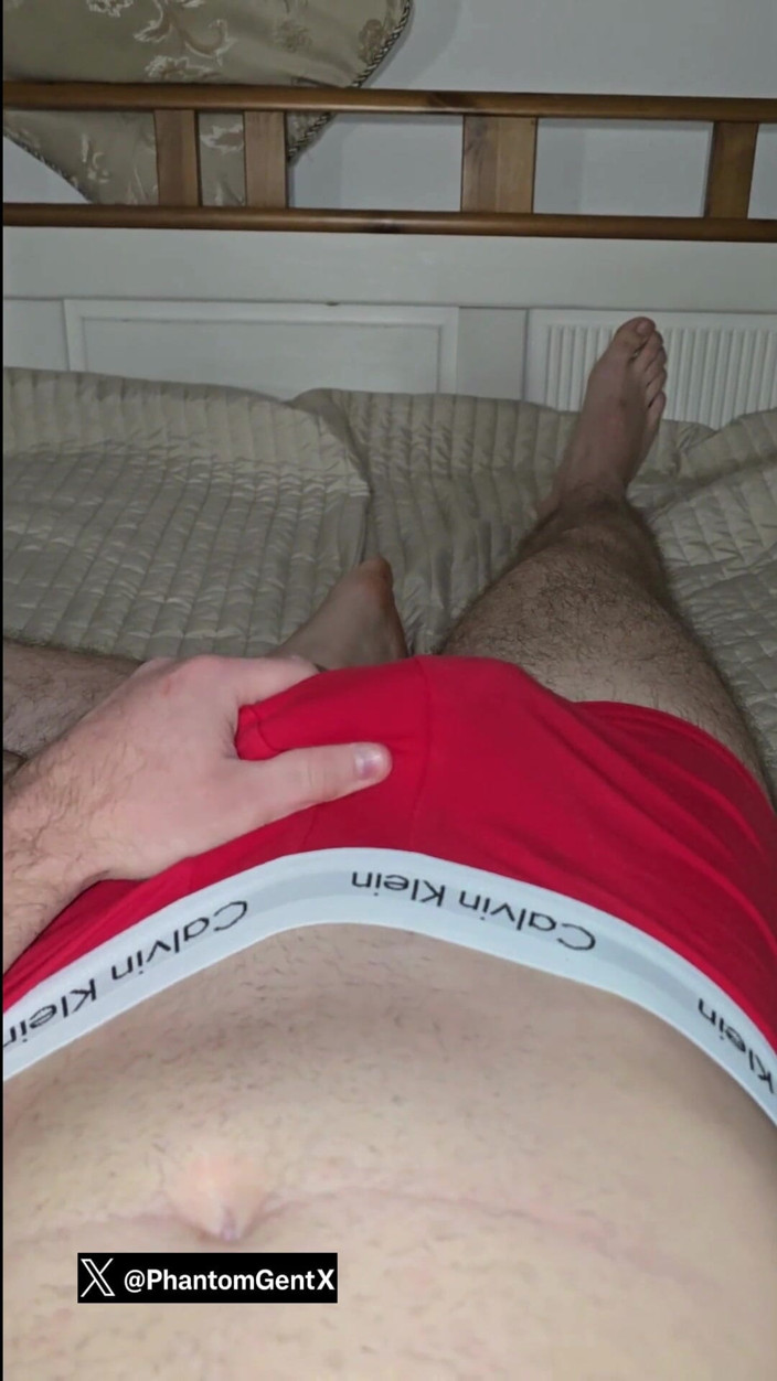 PhantomGentX: GeniegentX gay solista accarezza un grosso cazzo con chiacchiere sporche...
