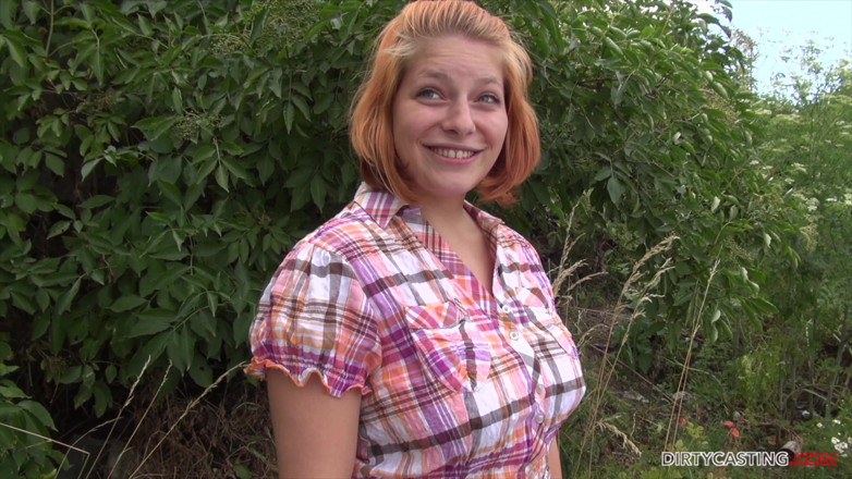 Czech Pornzone: Vollbusige natürliche g+ - lola fauve