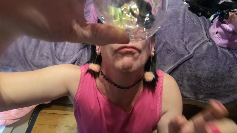 Daphne Desire: Daphne Gießt Sperma Auf Ihr Gesicht Und Reibt Es Auf...