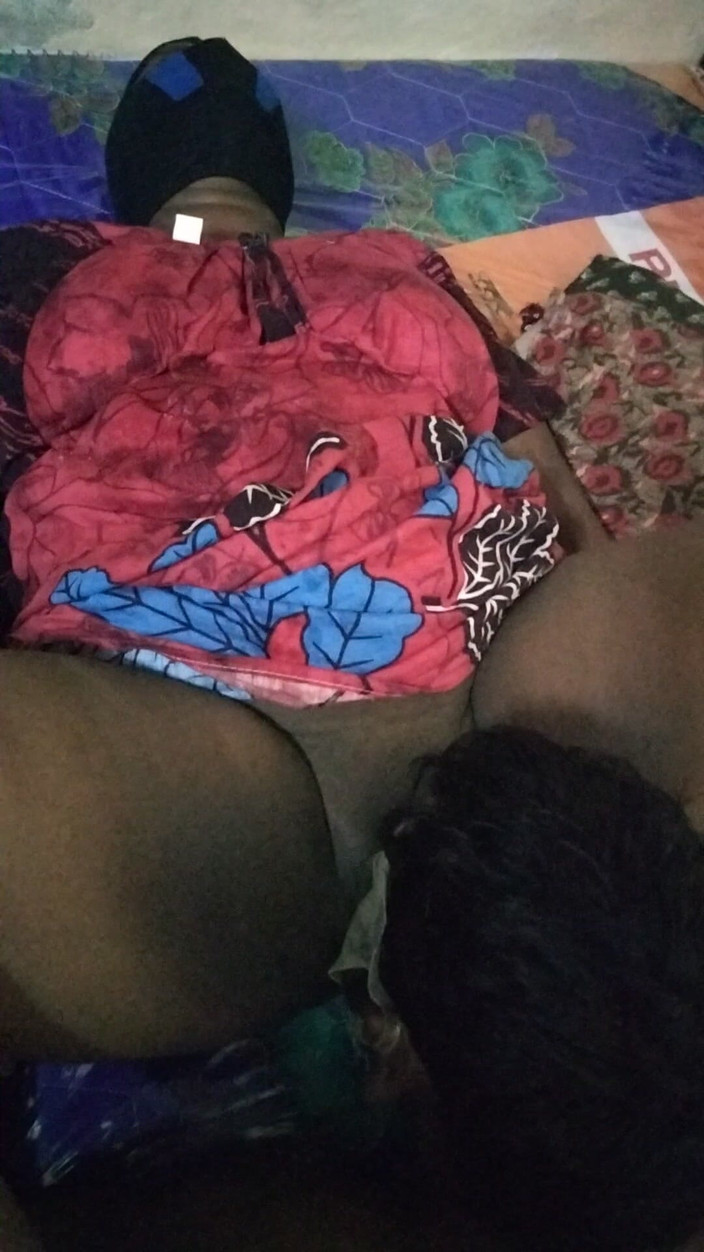 Tamil lesbian: タミル村のおばさん、義理の兄との熱いセックス