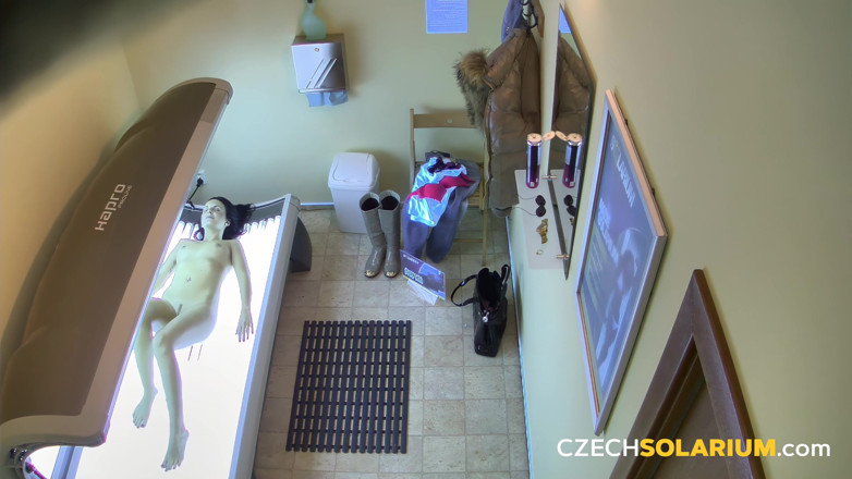 Czech Solarium: Czech Solarium 8: Brunette’s Ass Steals the Spotlight