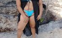 Mila ass: Bikini op een strand