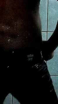 Twerking im Badezimmer 'black at Shower'