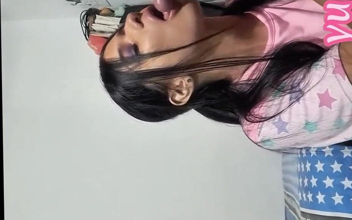 Yulieth Gomez: Azgın üvey anne üvey oğlunu baştan çıkarıyor ve tüm dölünü yutuyor