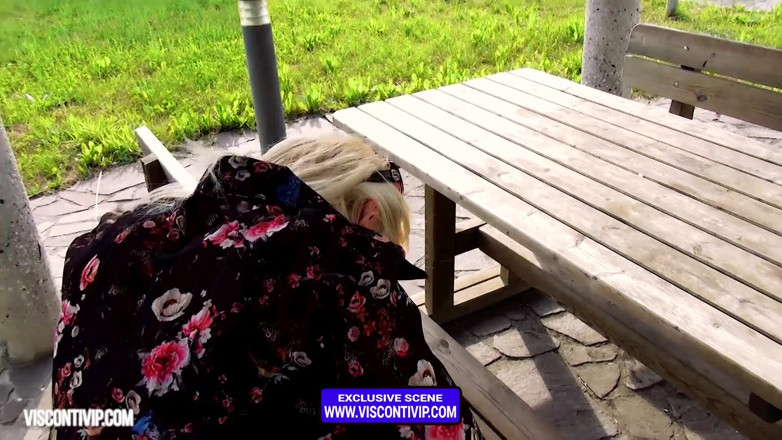 Rossella Visconti: Stříkání do kundičky na italské dálnici