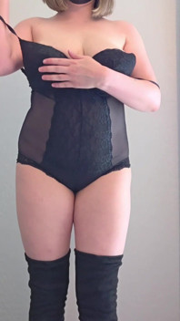 Strip Tease in Lingerie