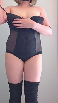 Strip Tease in Lingerie