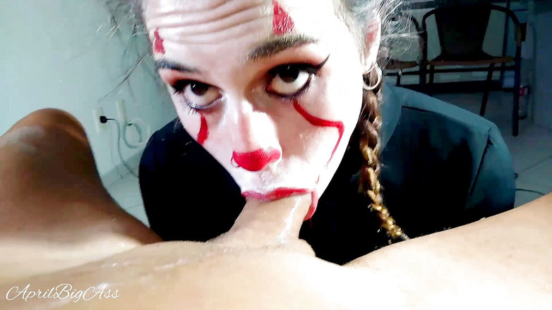 April BigAss: Halloween garganta profunda e engolir porra gargle