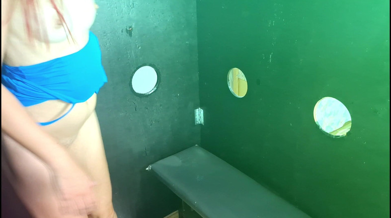 FannySquirting: 荡妇妻子在荣耀洞口中吮吸并操弄有天赋的陌生人