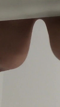 Peitos Grandes Pendurados Na Mesa
