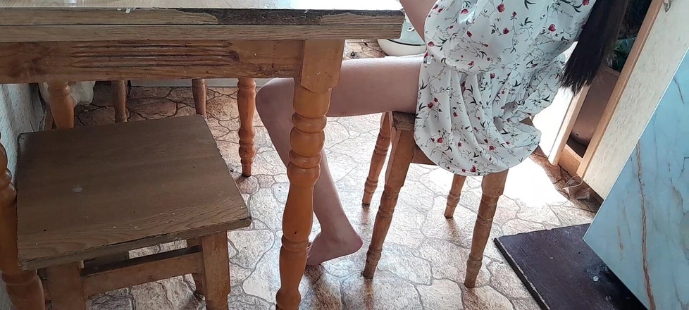 Lesbian-illusion: Aku mergokin tetanggaku lagi meringis keenakan dan kami muncrat bareng-bareng