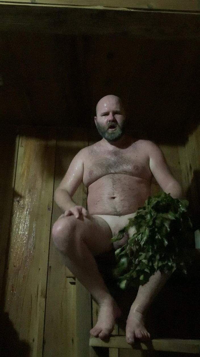 Ural bear: Kąpiel parowa z miotłą w rosyjskiej saunie