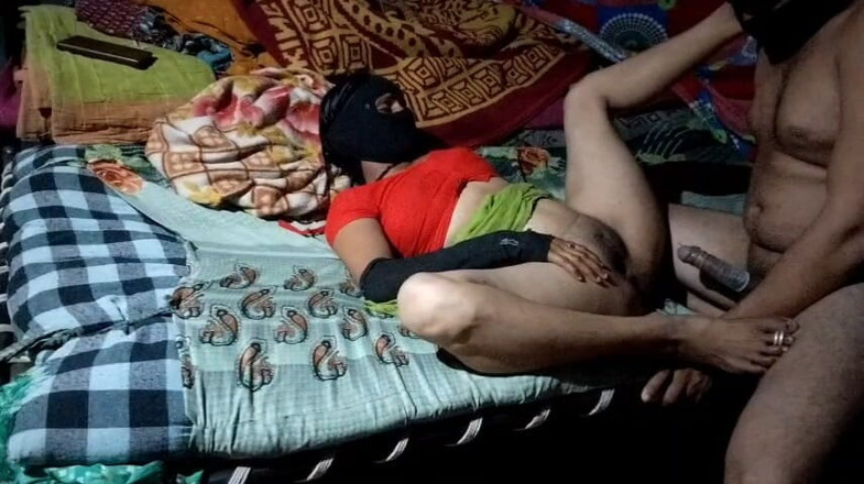 Kumari1996: Dívka indické desi tetičky šla domů a tvrdě šukala
